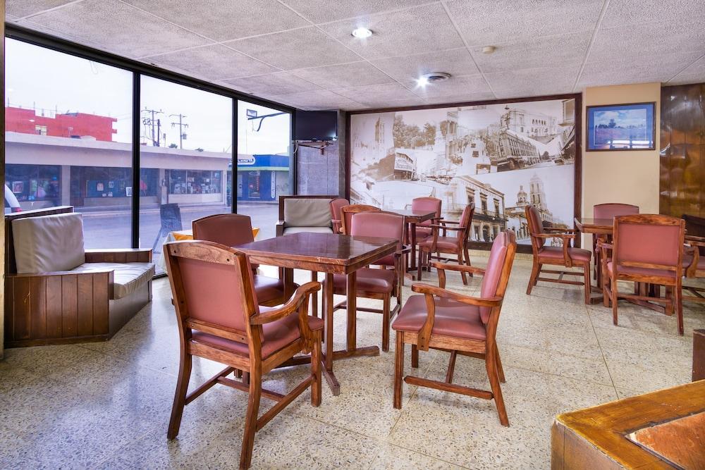 Hotel Premier Saltillo Coahuila ภายนอก รูปภาพ